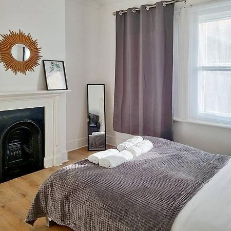 Evo Stays - 2 Bedroom - 2 Mins Walk To Station Town Centre Gravesend Bagian luar foto