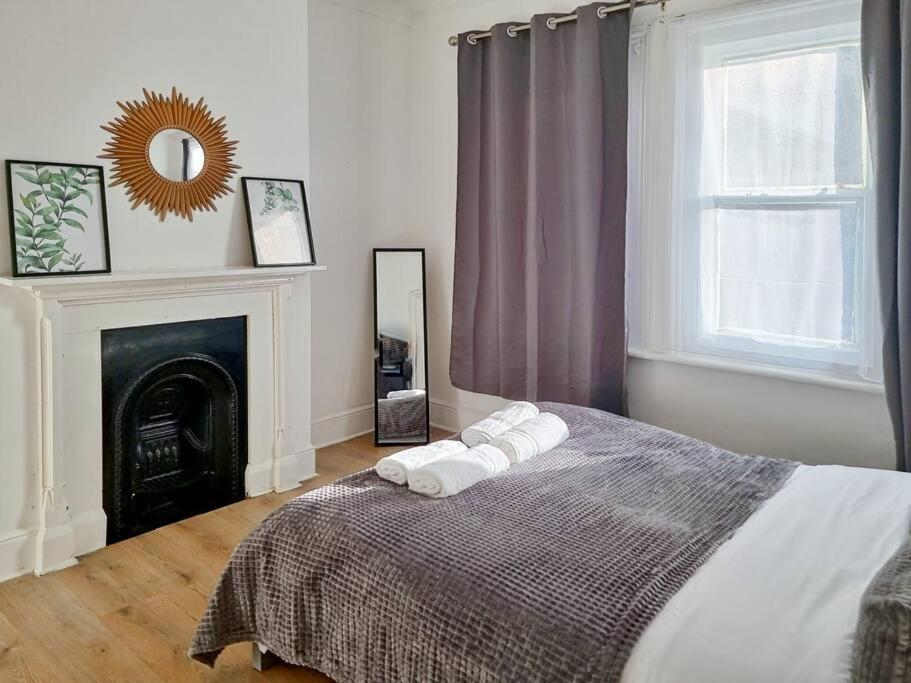 Evo Stays - 2 Bedroom - 2 Mins Walk To Station Town Centre Gravesend Bagian luar foto