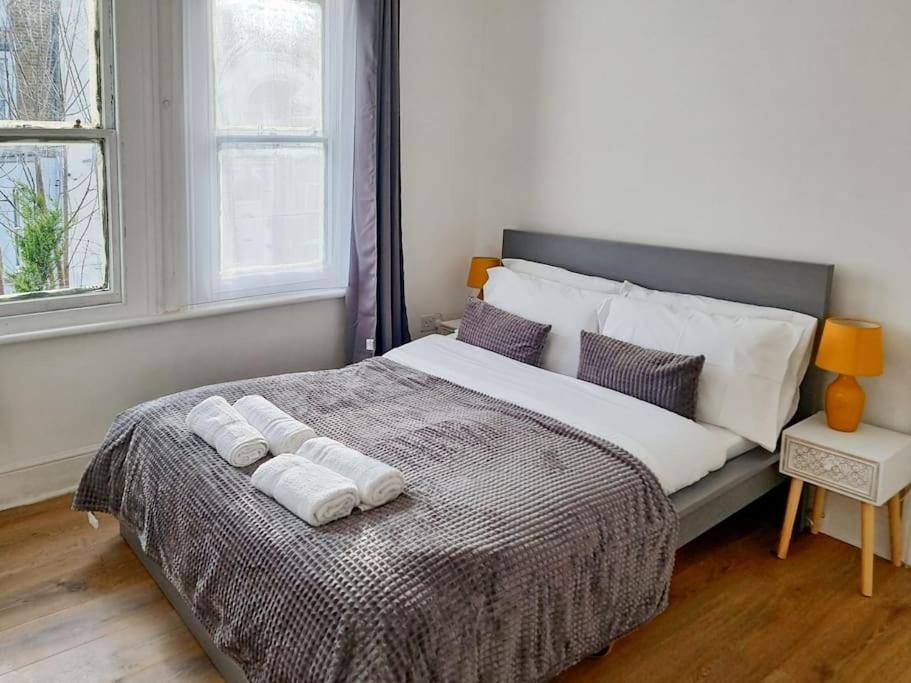 Evo Stays - 2 Bedroom - 2 Mins Walk To Station Town Centre Gravesend Bagian luar foto