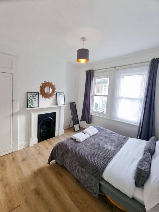 Evo Stays - 2 Bedroom - 2 Mins Walk To Station Town Centre Gravesend Bagian luar foto